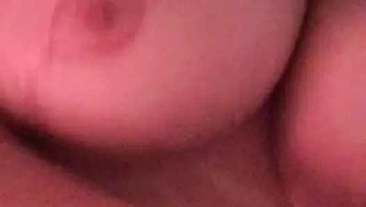 Sıcak ve sürtük adım anne flashes ona güzel yeni göğüsleri