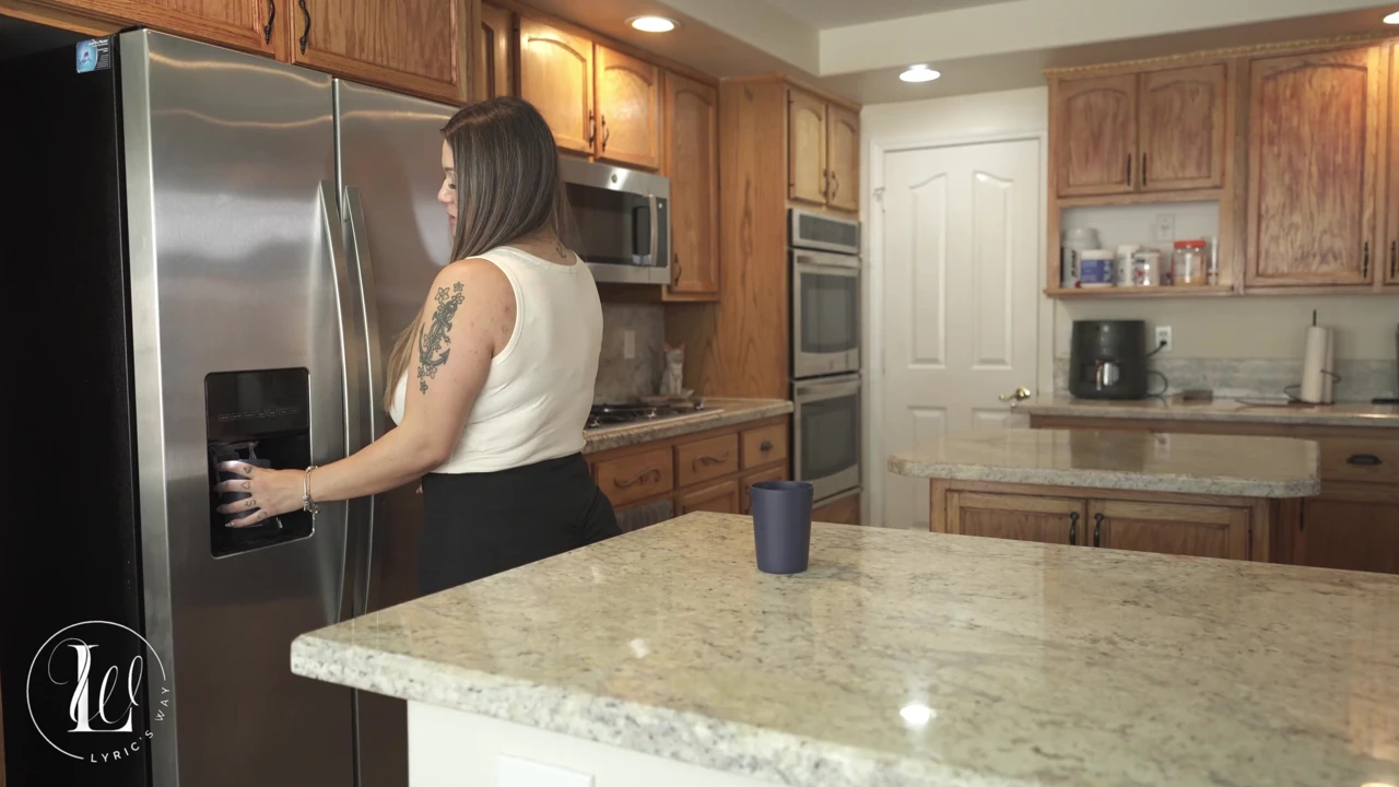 Ash Lauren Fucks BBC Magazine Salesman