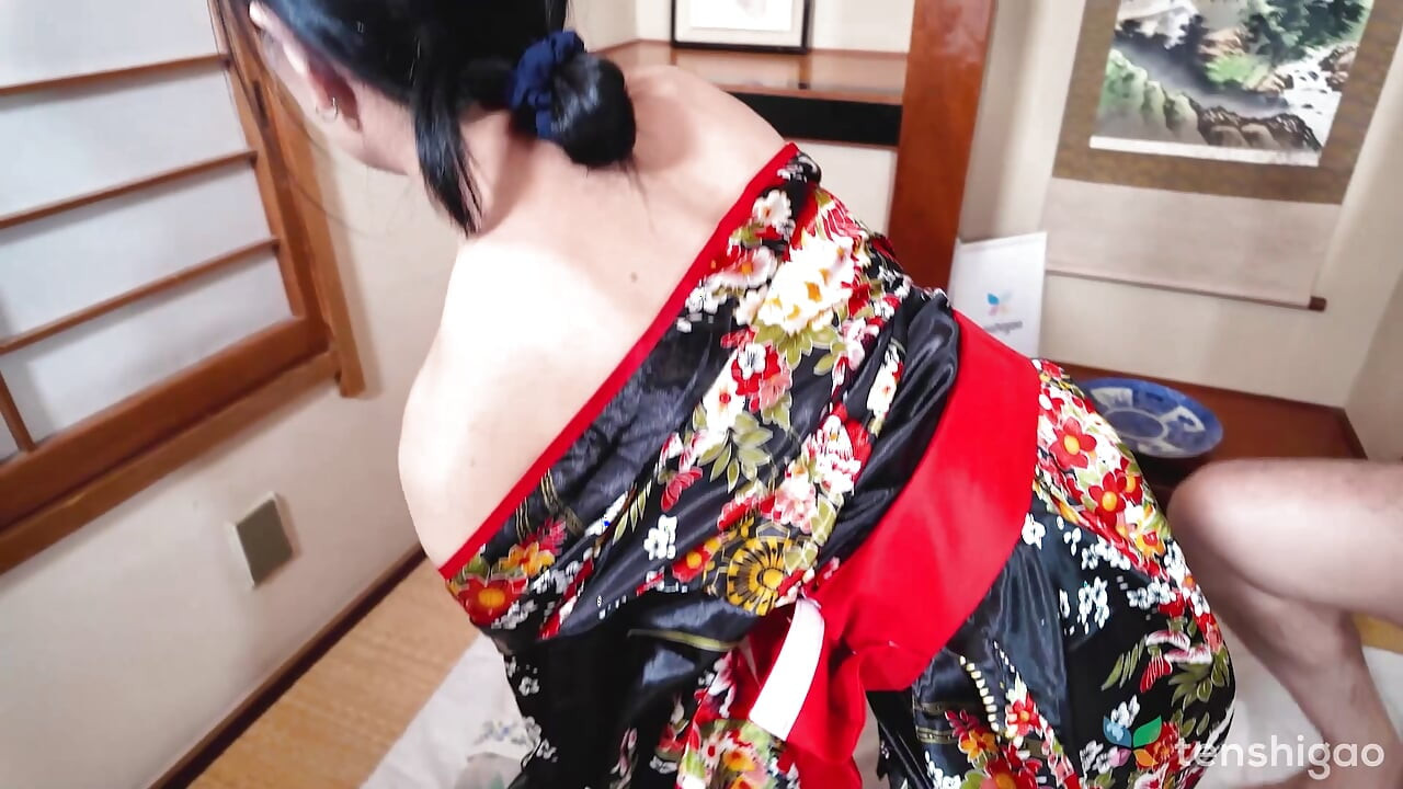 Büyük memeli Japon kadın Kaori Murakami sevgilisiyle tutkulu bir seks yaptı.