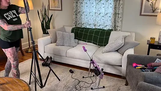 Seks makinem tarafından sikilmemi ve gerçek bir orgazm olmamı izle!