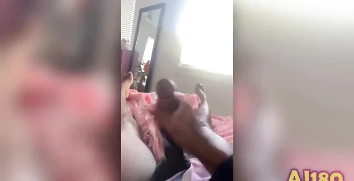 Hung ve Hungover arkadaşımın evinde kaldıktan sonra iç çamaşırı getirmeyi unuttum. Beni eve bırakamadığın için teşekkürler, ben