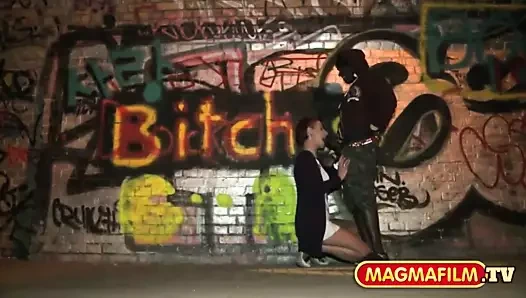 Wild Cherry zieht durch die Nacht mit Schwarzem Stecher