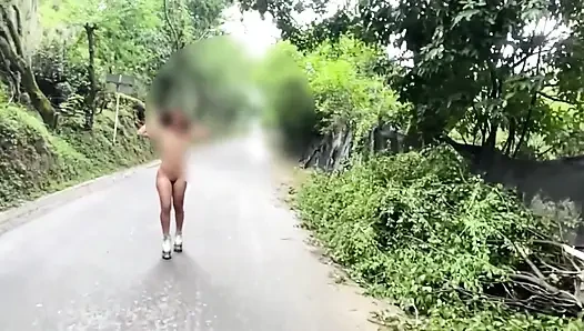 Sokakta roller çıplaklık