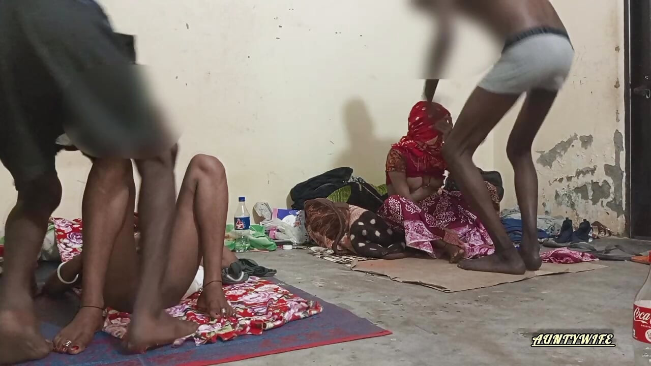 İlk kez padosi ko aur padosi ki ladki ko donon milkar chudai ki seksi