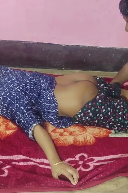 Местный теплый секс дома Deluwara