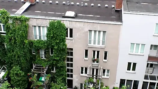 Seksi sarışın kaltak bir adamla sikişmek istiyor