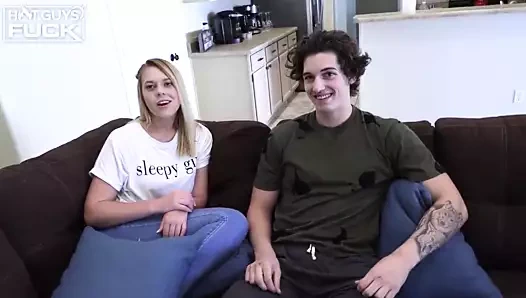 Randy reno, sarışın genç bebek ile biraz eğlence için geri dönüyor