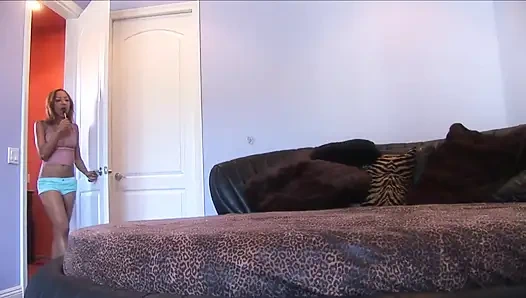 Güzel genç kız sert sikiliyor