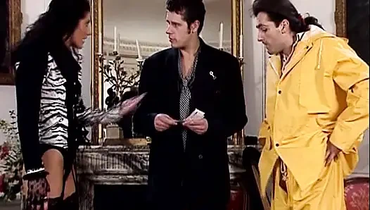 Çekici Alman hatunlarla anal yumruk sokma sikiş festivali