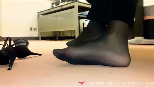 iş yerinde yüksek topuklu ile sarkan amatör - vends-ta-culotte