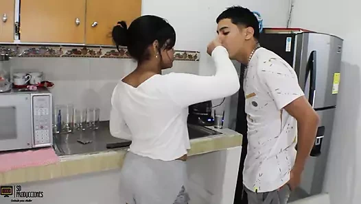 Üvey erkek kardeşimin yarağını amcığımda hissetmek istiyorum - İspanyolca porno