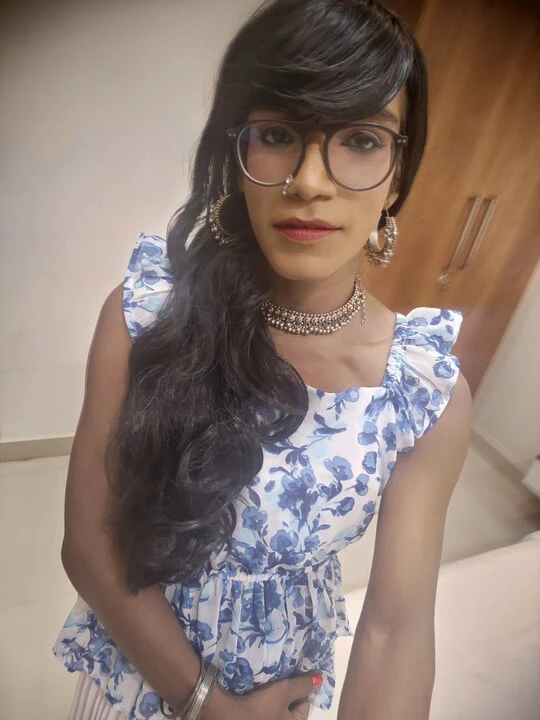 Hintli transeksüel sakso çekiyor