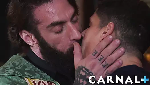 Staghomme azgın rahip Scott Carter ateşli twink'i tutkuyla doğuruyor