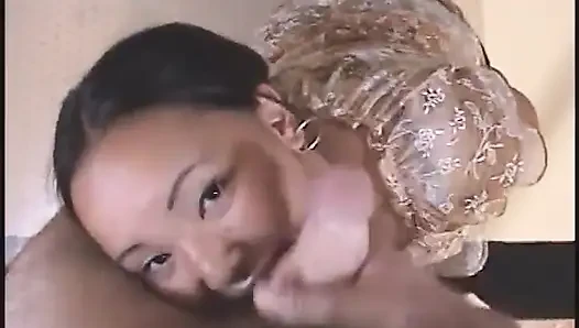 Azgın hatun şanslı delikanlıya bolca oral zevk veriyor