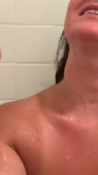 Ключевой момент из "Мой 55 м фотограф был во всем мне после соблазнения его в ванне. Он получил меня хорошо!"