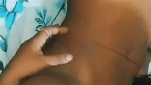 Üvey erkek kardeşim amımı yalıyor, üvey kız kardeş üvey erkek kardeşiyle romantikleşiyor