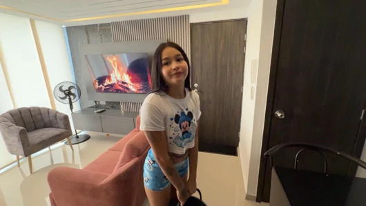 Моя шлюшка-соседка просит меня купаться в моей квартире, как единственный предлог для меня трахнуть ее богаче, чем ее муж.