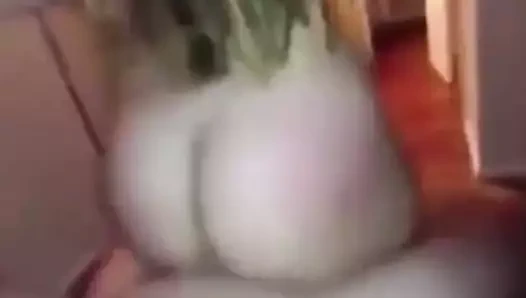 Jess la petite pute se fait baiser 1