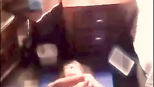 Ateşli iri güzel kadın her gün sabah çıplak yoga yapıyor!