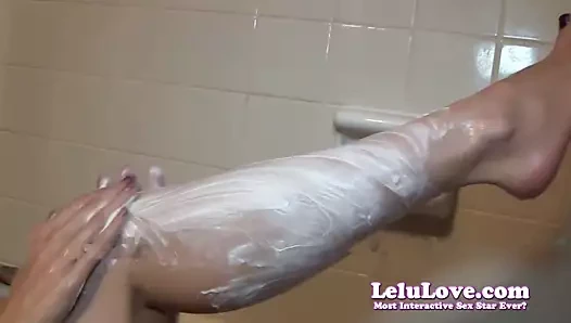 Lelu aşk-traş koltuk altları ve bacaklar