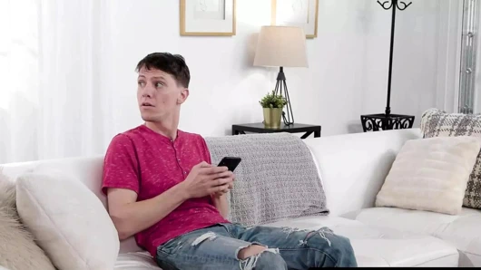 Annenin oğlu - düzgün vücutlu üvey anne ryan keely, kandırıldıktan sonra üvey oğlunun sikine razı oldu!