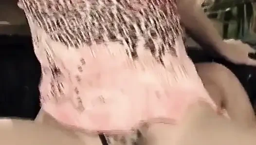 Almanya'dan çarpıcı sarışın hatun anal sike biniyor