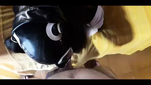 Siyah seksi kıyafeti içinde sert oral seks ve derin boğaz – pov