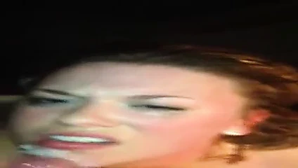 Büyük tatlı yüze boşalma