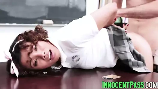 Seksi genç maya morena gets ona kedi dolma ile sıcak jizz