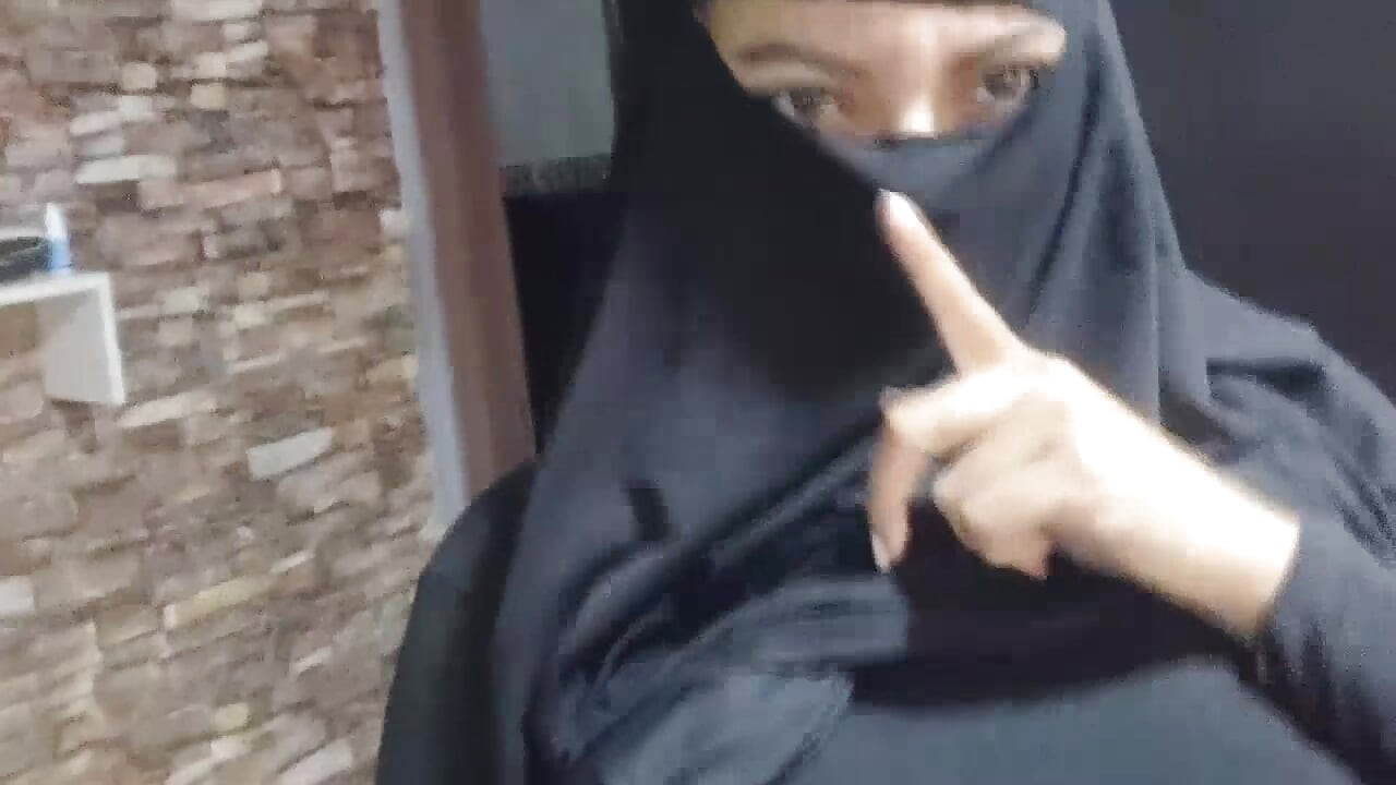Gerçek seksi amatör müslüman arap milf mastürbasyon, sıvı fışkırtma, fışkıran kedi, orgazm, peçe