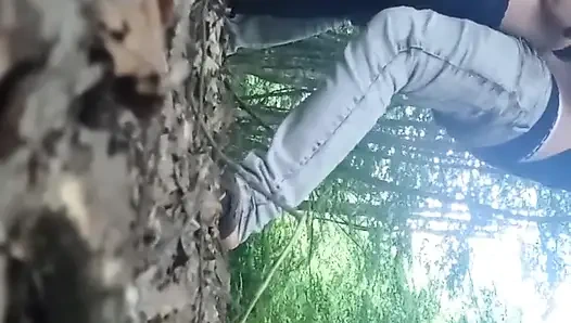 Evli kadın dışarıda sikiliyor, amcık 2 dölle akıyor