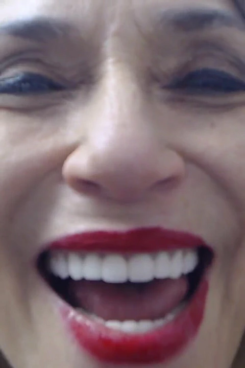 Öpüşme, tükürme, yüzüne oturma