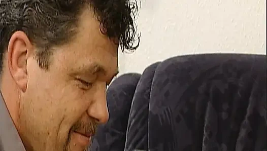 Büyük memeli sarışın Alman orta yaşlı seksi kadın vibratör kullanıyor ve biniyor