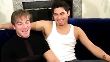 sevimli keçi sakallı genç latino eski dick sahiptir