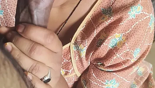 Hintli kızın ağzına boşalıyor