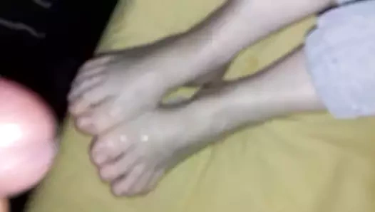 karısının ayaklarına boşalmak