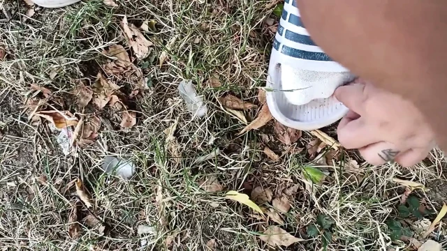 Slaytlarda çorapları kirli yapıyor - kullanılmış çoraplar ve slaytlar ve kesilmemiş yumuşak yarak