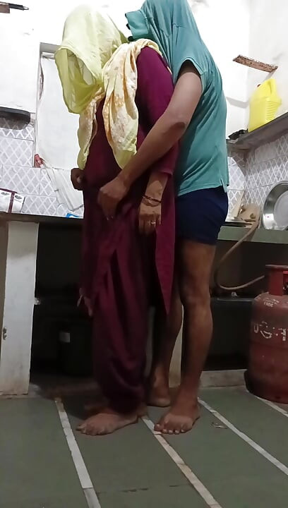 Mutfak Mein Kar Della Bhabhi Ko Choda Takım Elbise Şalvar Mein