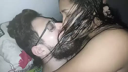 İri göğüslü yeni evli kadın kayınbiraderi ile sert seks yapıyor