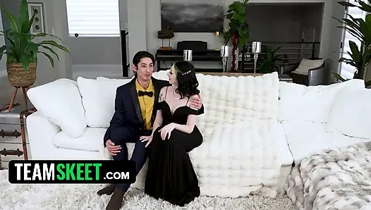 Arkadaşı David Lee sonunda harekete geçiyor ve Kitty Cam teslim oluyor