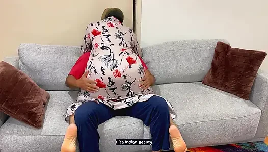 Yaramaz tesettürlü Müslüman evli kadın misyoner pozisyonunda sikiliyor ve yoğun sikiliyor - oral seks - erotik
