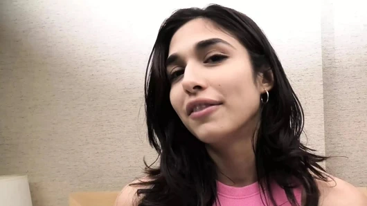 İlk pov porno videosunda uzun egzotik görünümlü 19 yaşındaki yıldızlar