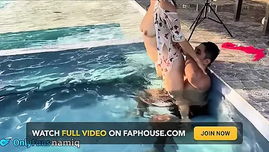 В бассейне моих родителей