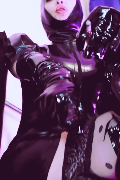 Lastik domina duman fetiş eva lateks sapık solo bdsm kadın egemenliği orta yaşlı seksi kadın çizmeler seksi