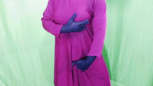 Hintli güzel kız üvey erkek kardeşi tarafından sikiliyor