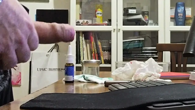 Ofiste çok güzel, masada ücretsiz bir su sıçrama var