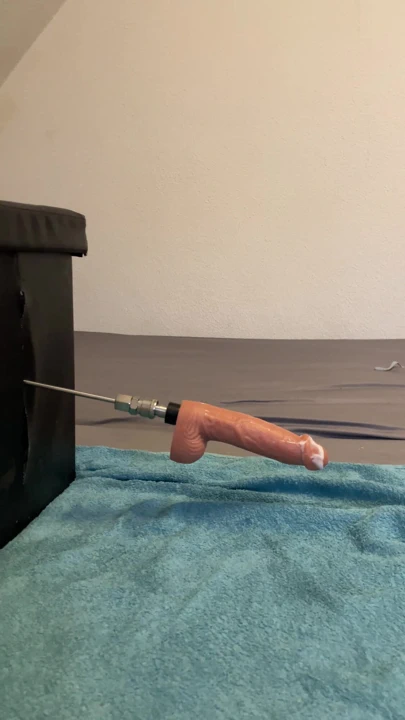 kutumdaki makine sonunda yukarı ve aşağı yok