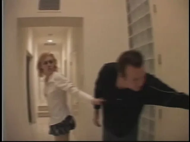 Güzel memeli şirin liseli kız mutant tarafından gerilir