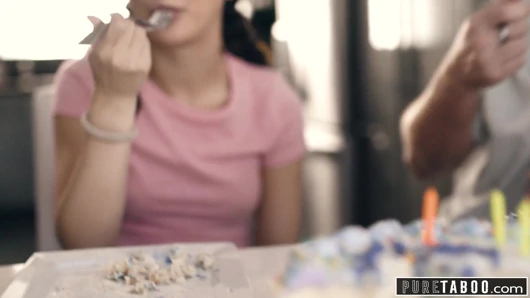 Saf Tabu - Sapık Ebeveynler, Gencin Değiştirildiğini Ortaya Koyuyor