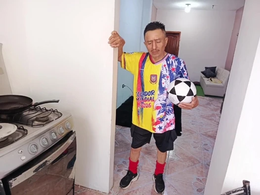 Dünya Kupası başlamadan önce güzel, büyük memeli Meksikalı üvey kızımı sikiyorum.